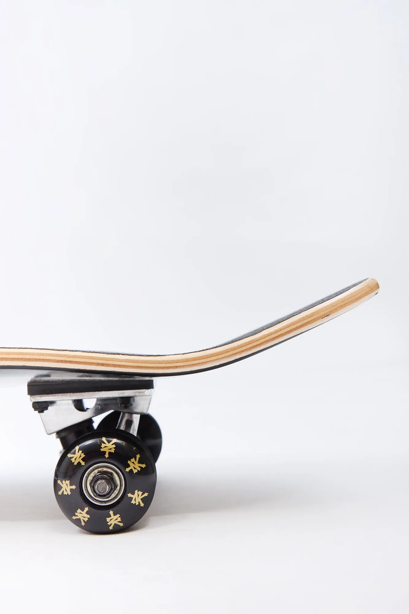 Skateboard imprimé logo doré Zoo York 8"